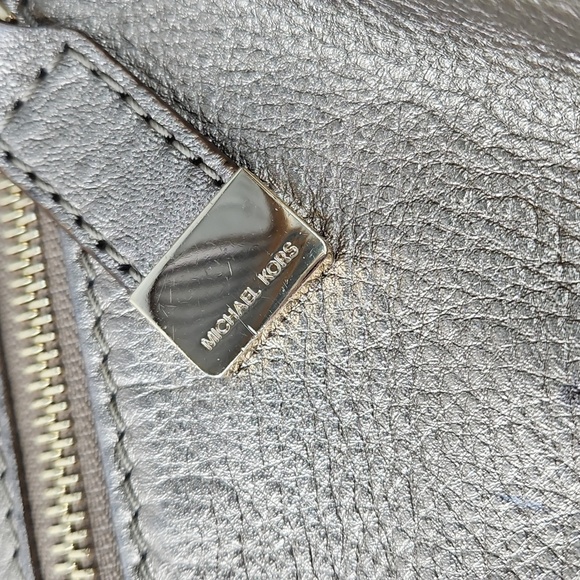 Michael Kors Metallic Gold Large Leather Shoulder Bag 11x15 - Picture 3 of 8